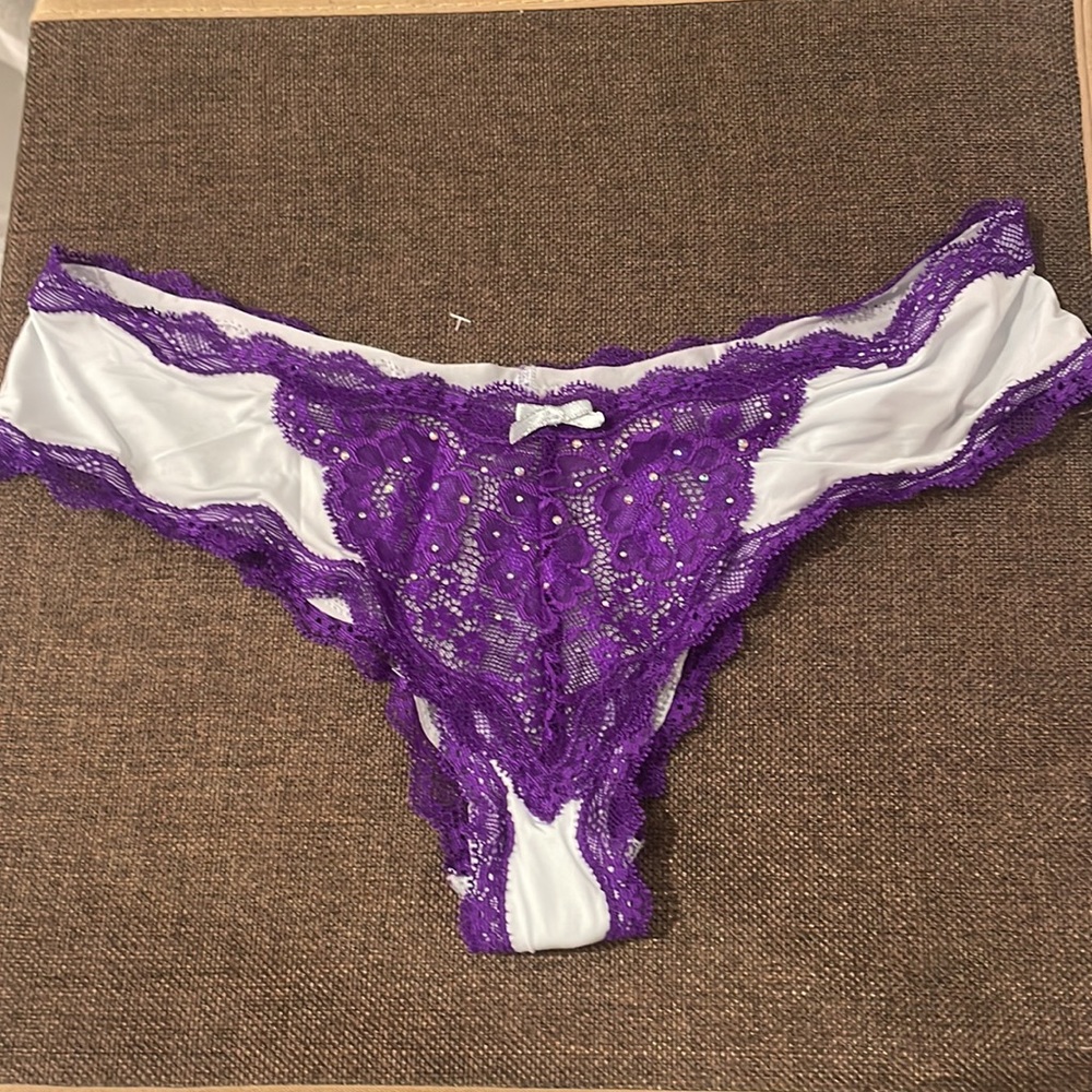 Victoria Secret Dream Angels Black & Silver Chantilly Lace Bra